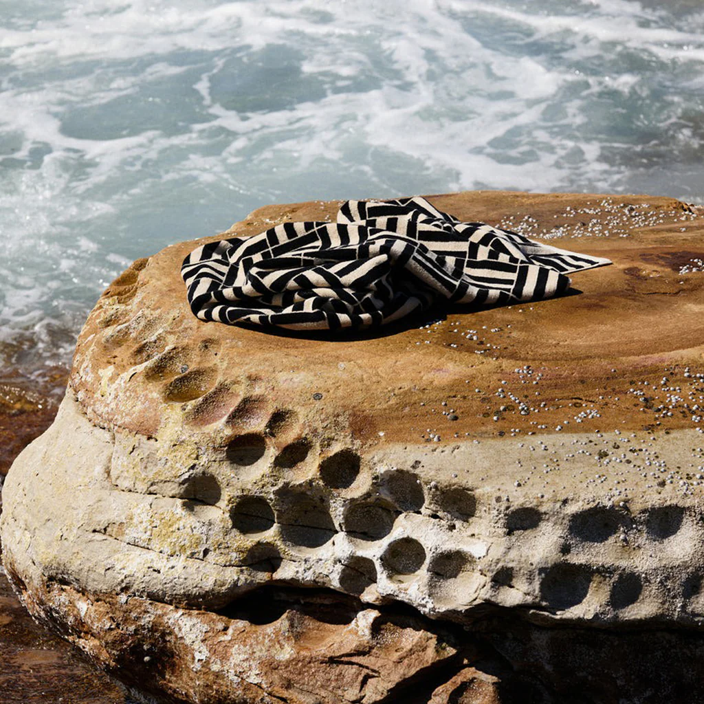 Baina Sand Noir Willis Pool Towel - Image 3