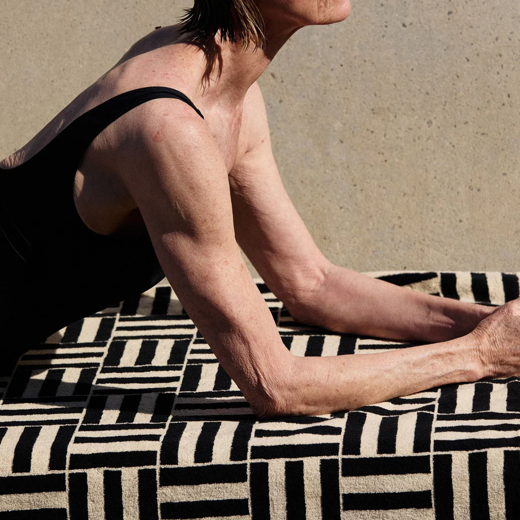 Baina Sand Noir Willis Pool Towel - Image 6