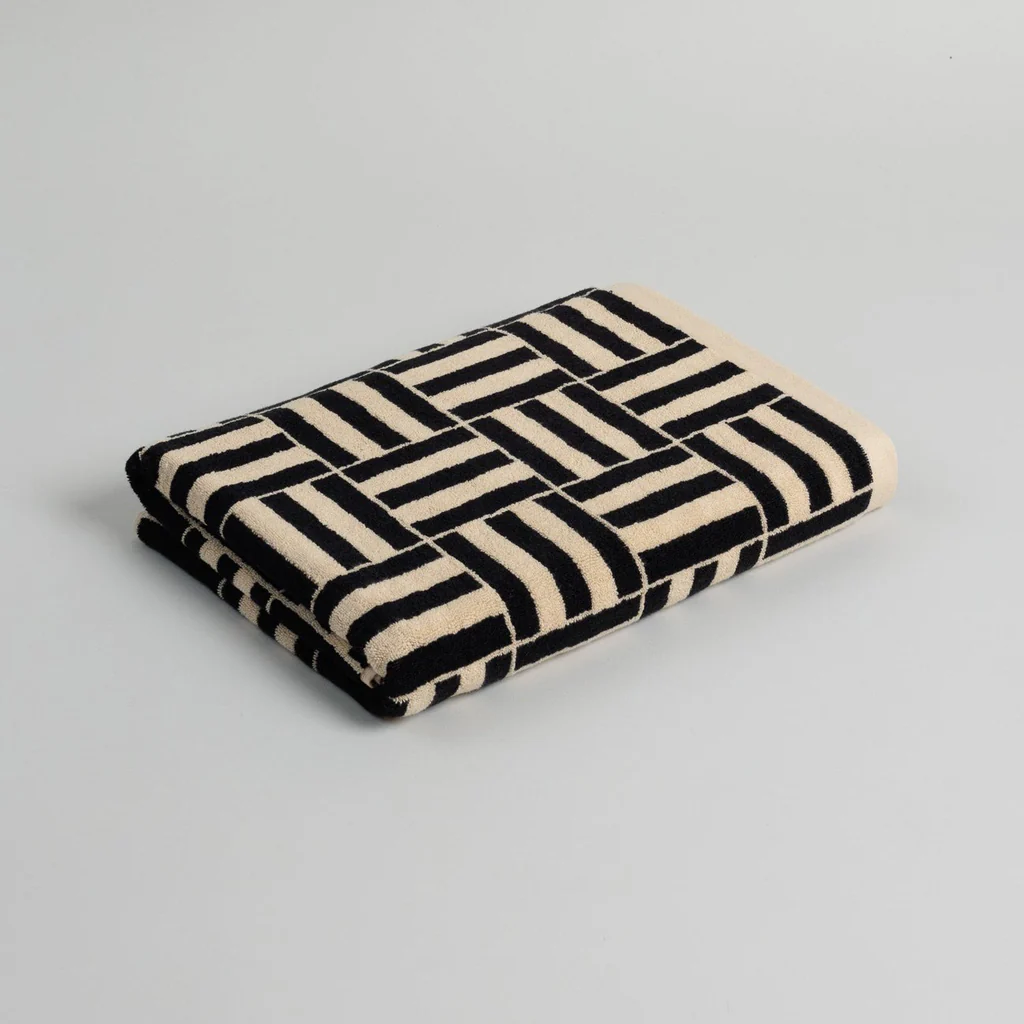Baina Sand Noir Willis Pool Towel - Image 8