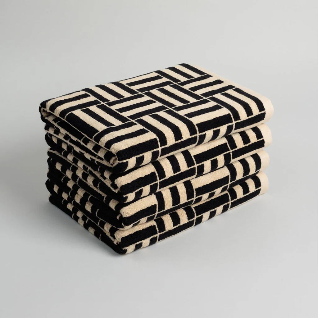 Baina Sand Noir Willis Pool Towel - Image 9