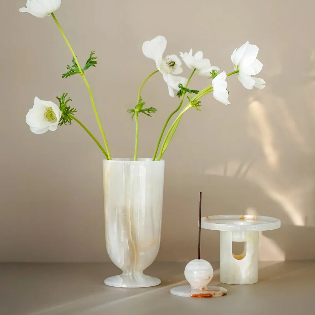Black Blaze Bouquet Vase White Onyx - Image 3