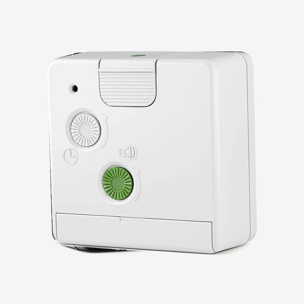 Braun BC02XW Classic Travel Analogue Alarm Clock White - Image 6