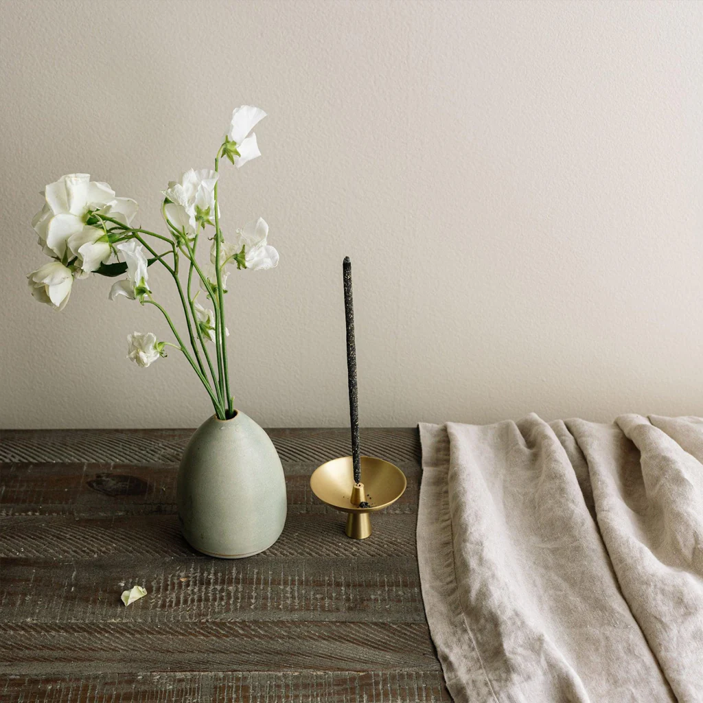 Cedar and Myrrh Incense Holder with Ash Catcher Black - Image 3