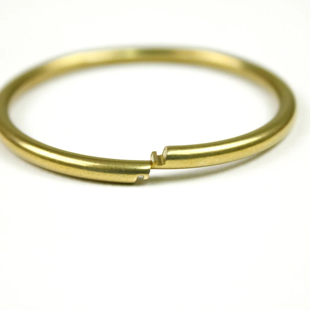 Diarge Brass Round Keyring - Image 4