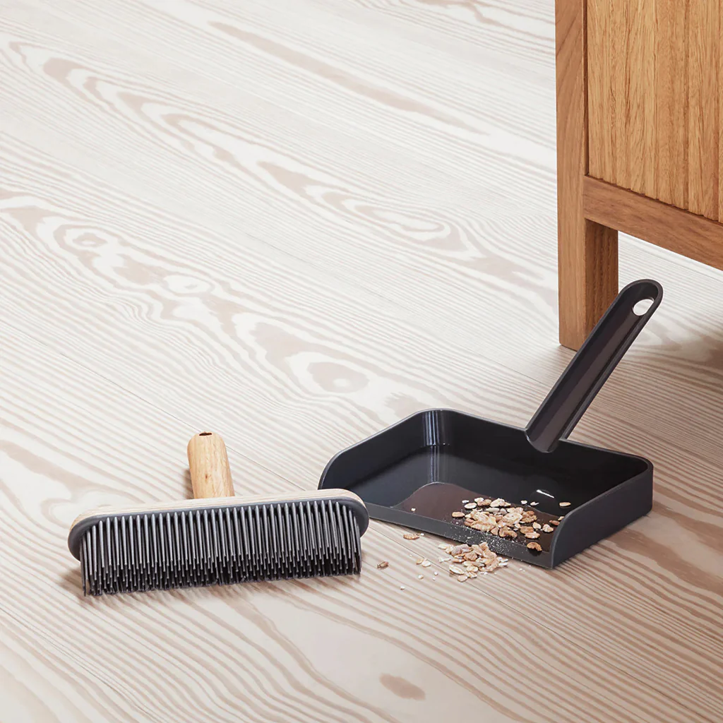 Eva Solo Dustpan And Brush Set - Image 2
