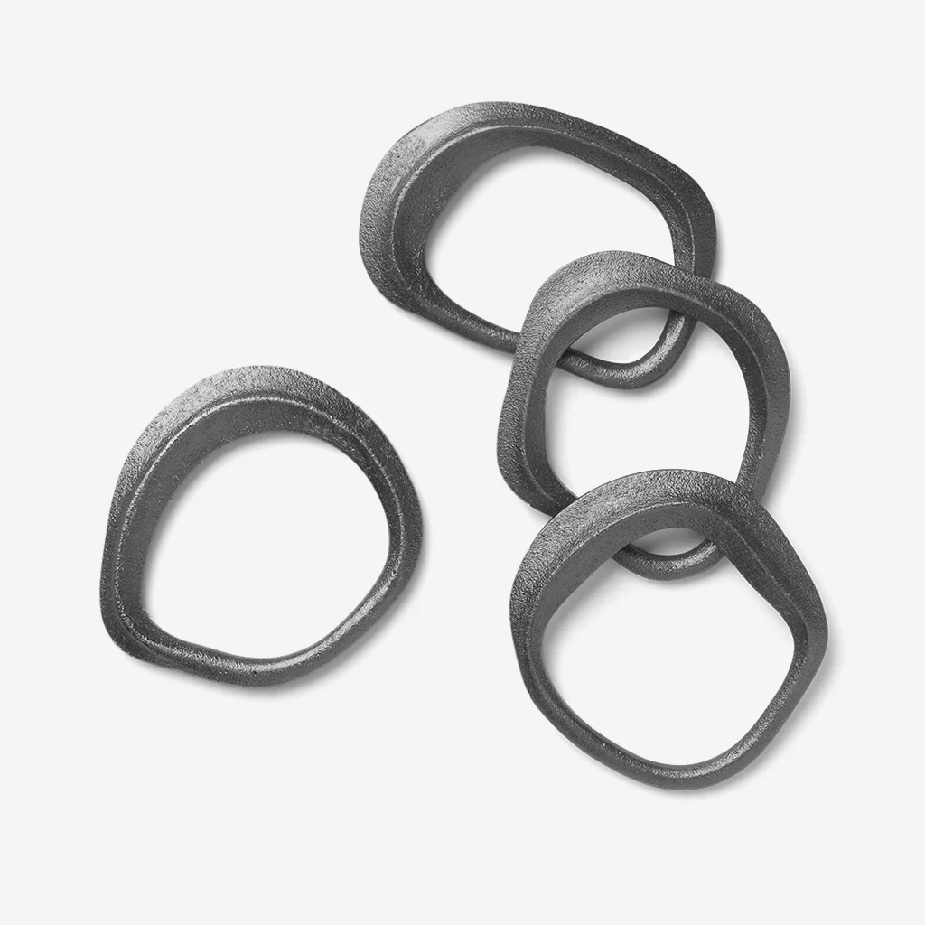 Ferm Living Flow Napkin Rings Black Brass Set - Image 3