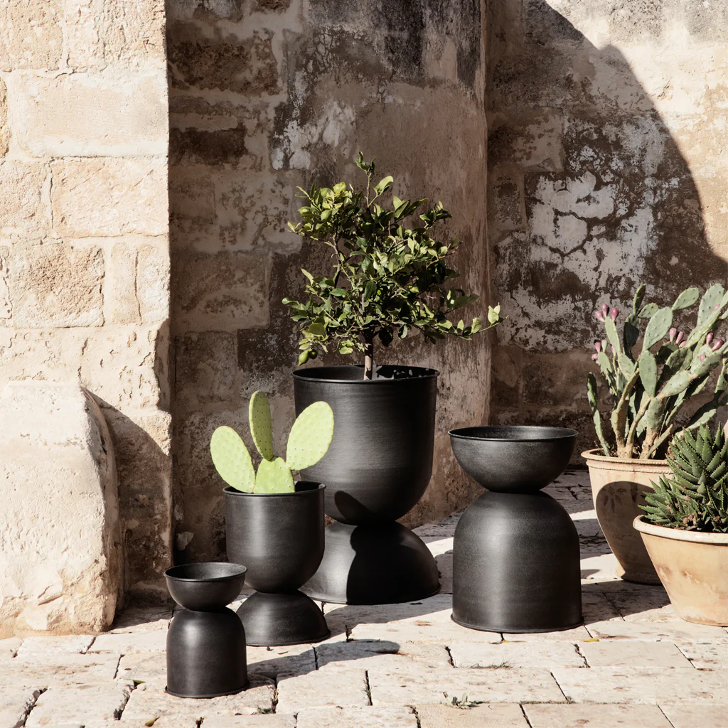 Ferm Living Hourglass Pot Black Small - Image 2
