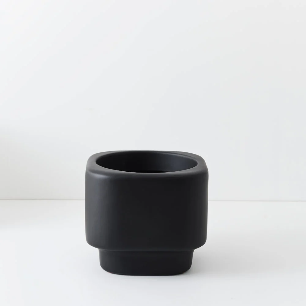 Floral Interiors Flint Pot Black Small - Image 3