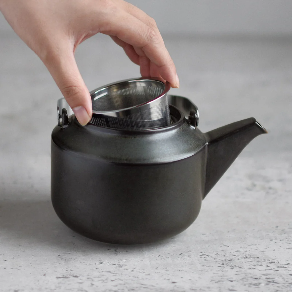 Kinto Leaves To Tea Teapot Black 600ml - Image 2