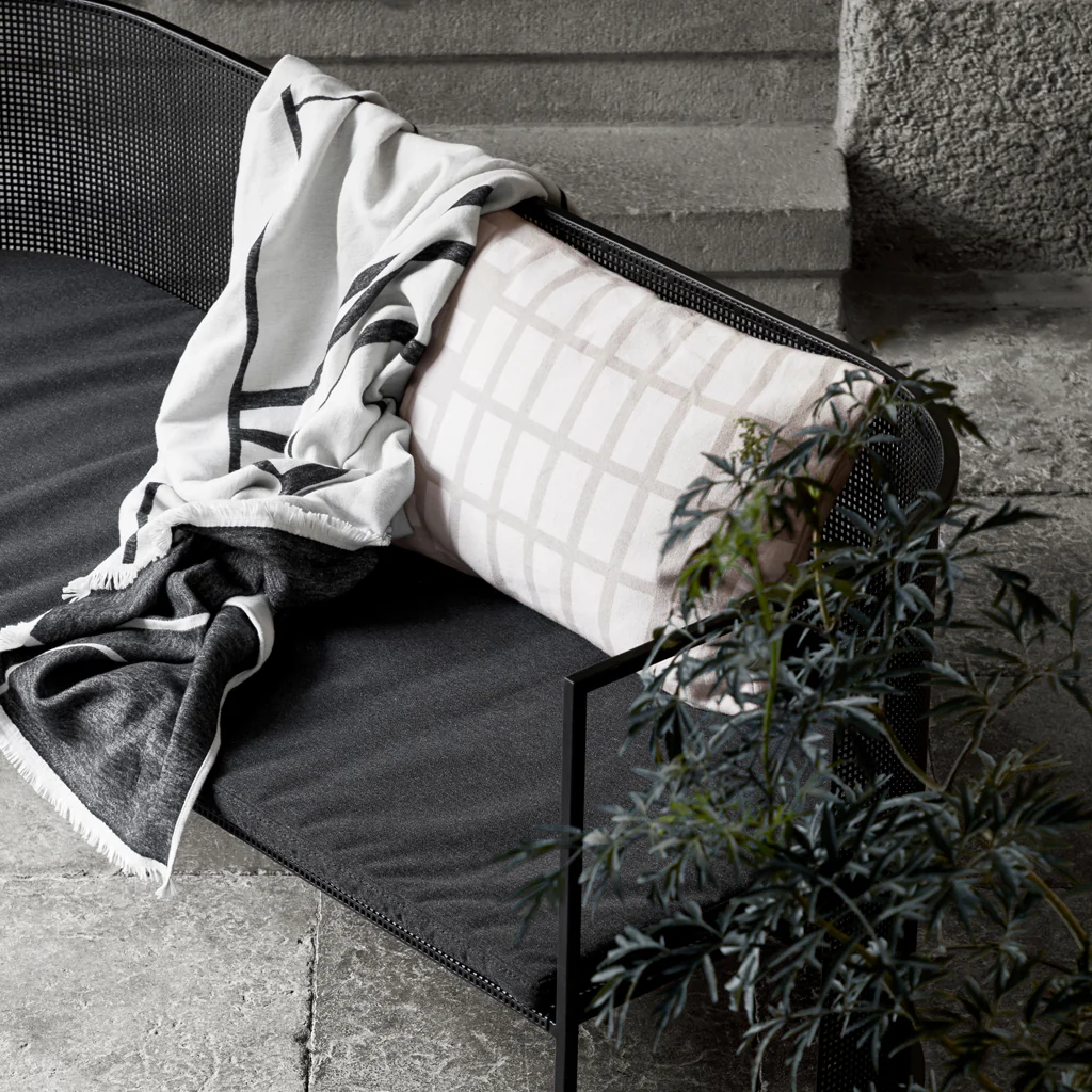 Kristina Dam Architecture Throw Black Off White - Image 2
