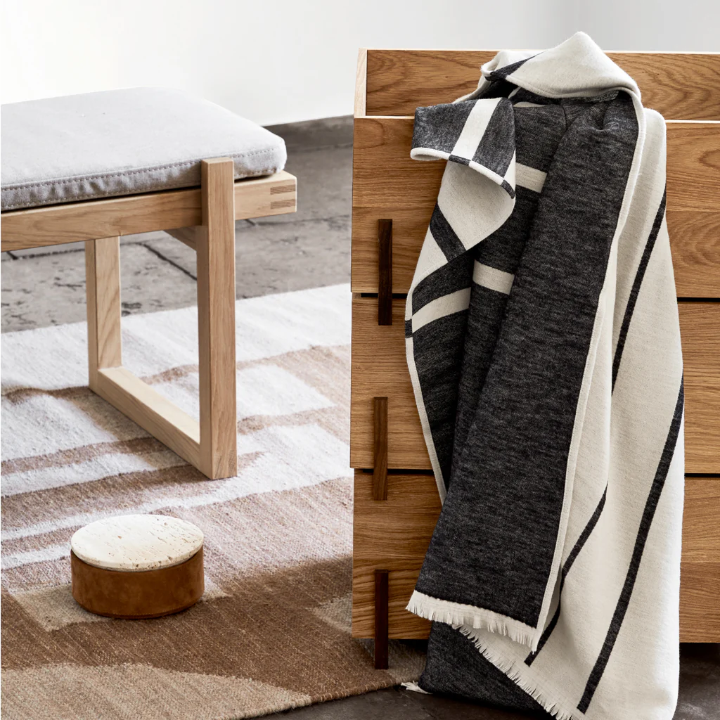 Kristina Dam Architecture Throw Black Off White - Image 4