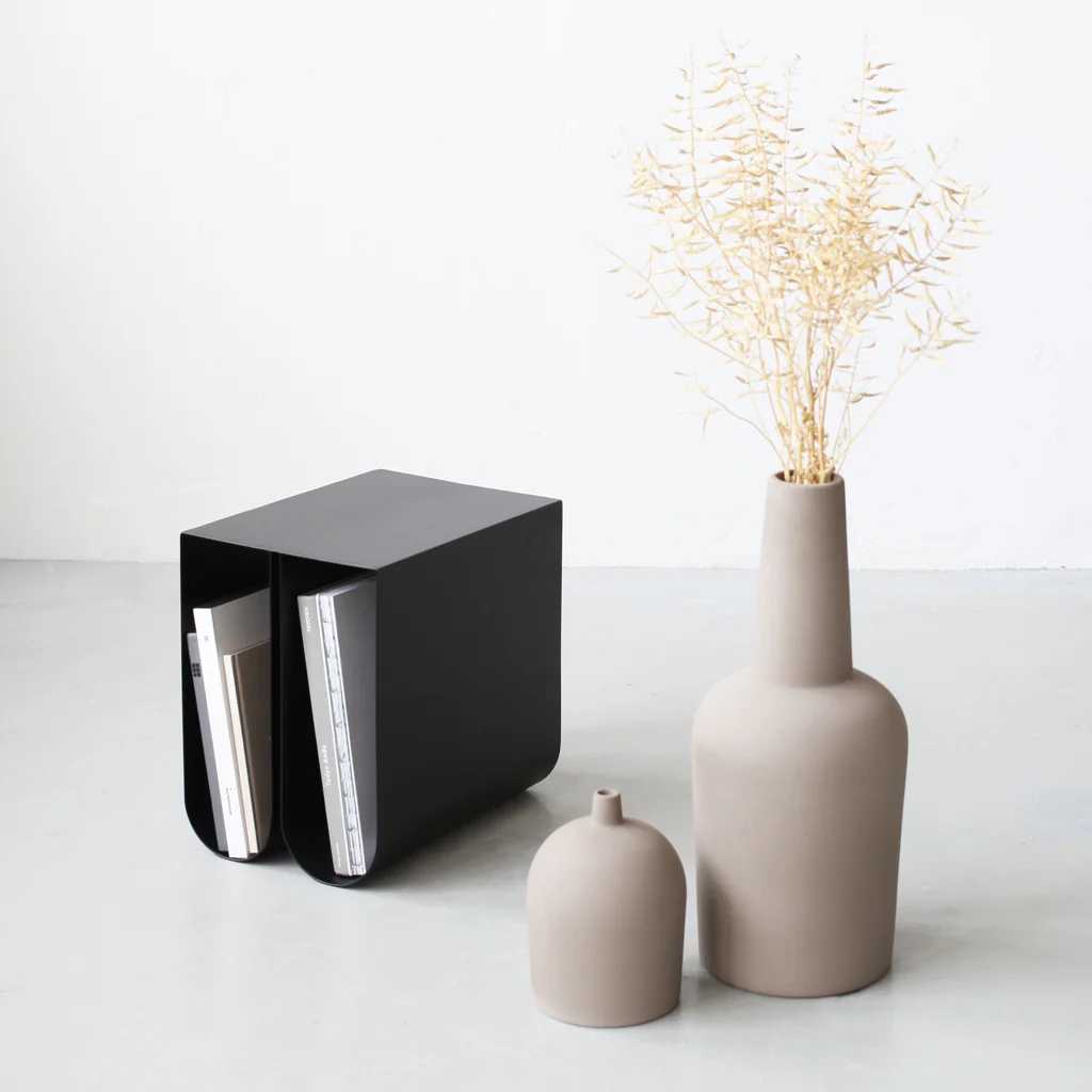 Kristina Dam Curved Side Table Black - Image 2