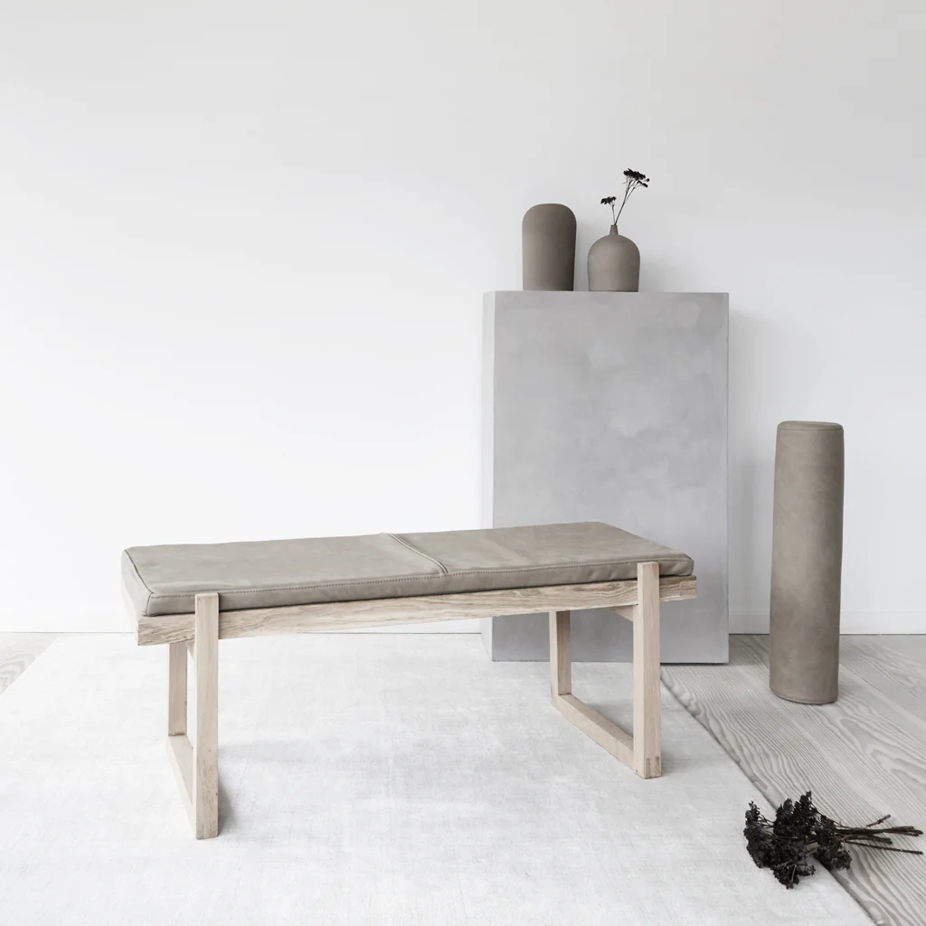 Kristina Dam Minimal Leather Bench Oak - Image 3