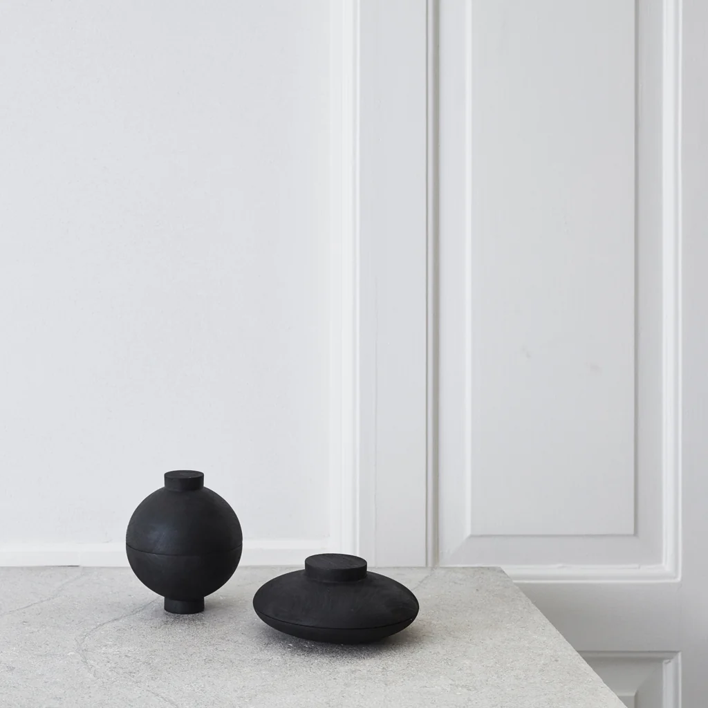 Kristina Dam Wooden Sphere Black - Image 5