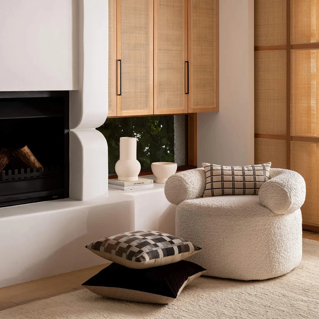 L&M Home Eze Chantille Velvet Cushion - Image 3