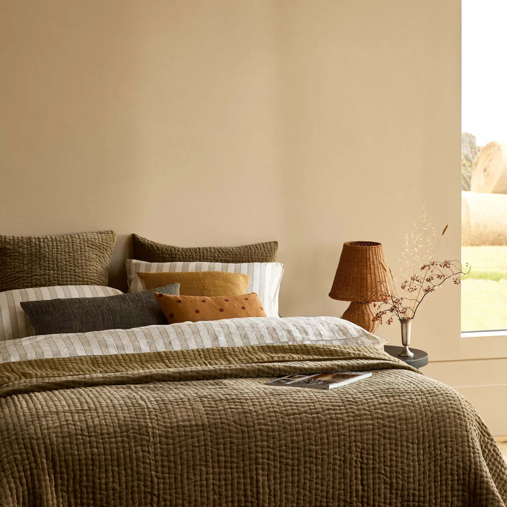 L&M Home Vida Linen Rectangular Cushion Noir - Image 2