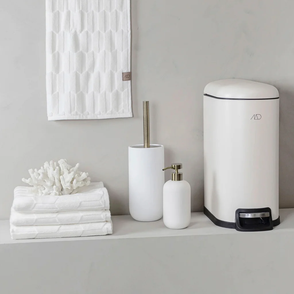 Mette Ditmer Lotus Soap Pump Tall White - Image 4