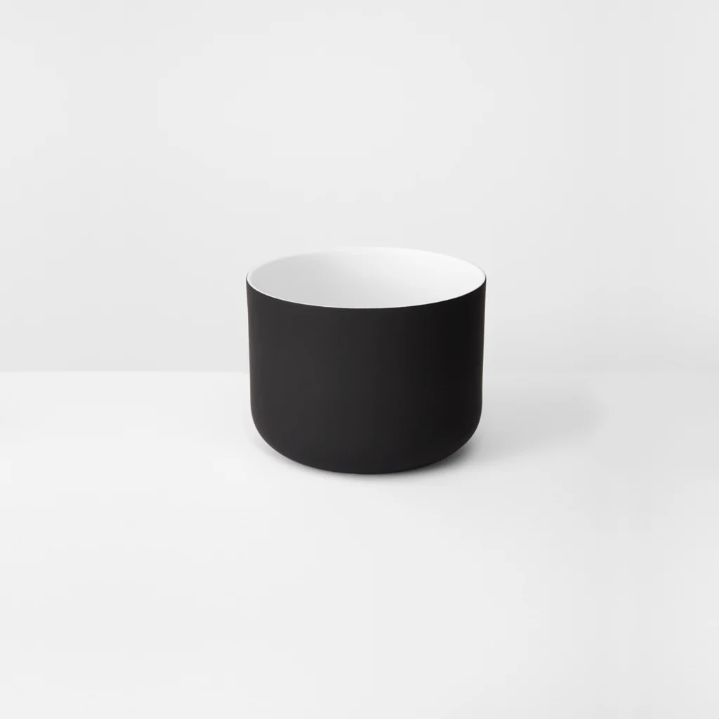 Middle of Nowhere Minna Planter Black Small