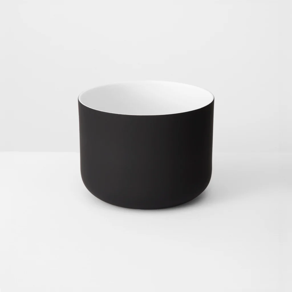 Middle of Nowhere Minna Planter Black Small - Image 2