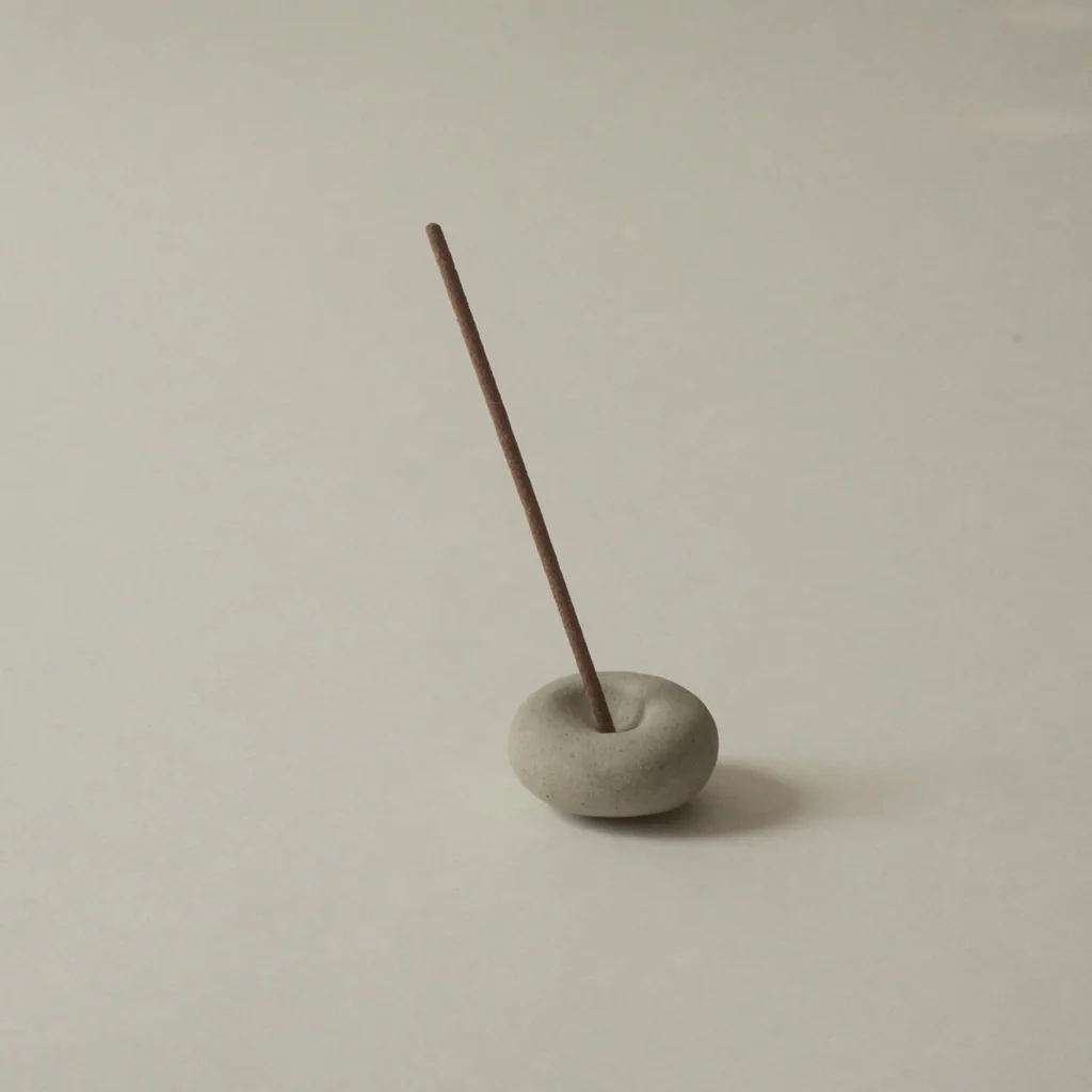 Cedar and Myrrh Mini Light Grey Pebble Incense Holder - Image 3