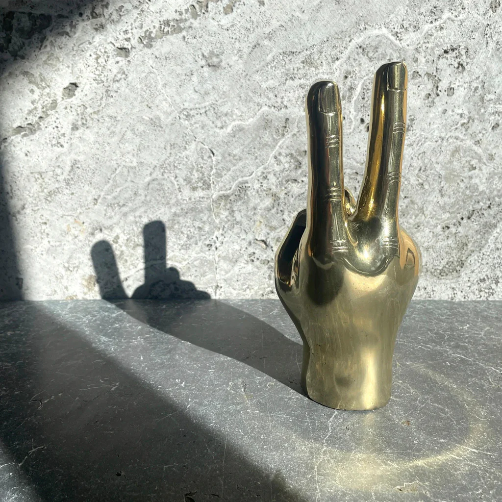 Mr Pinchy Brass Hand Peace Man - Image 4