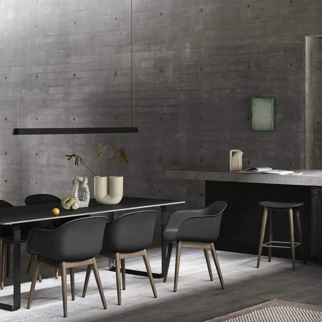 Muuto Linear Pendant Lamp Black 87.2cm - Image 2