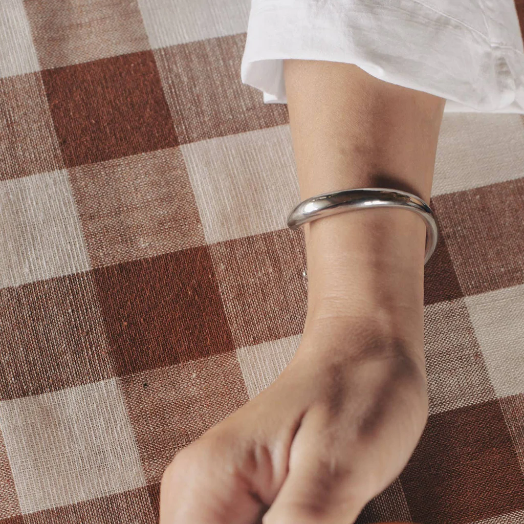 Nordic Muse Silver Bold Fluid Cuff Bangle - Image 3