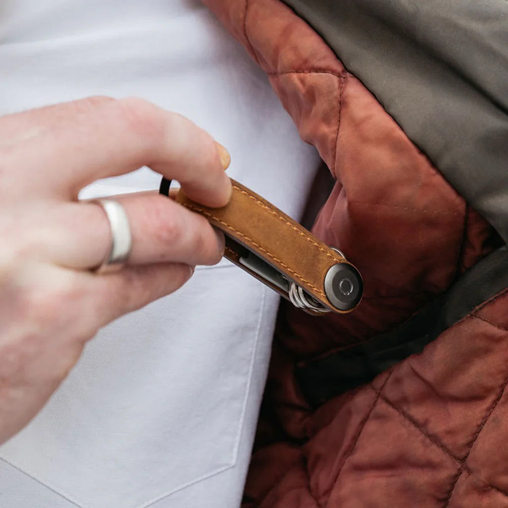 Orbitkey Key Organiser Crazy Horse Leather Oak Brown with Brown Stitching - Image 2