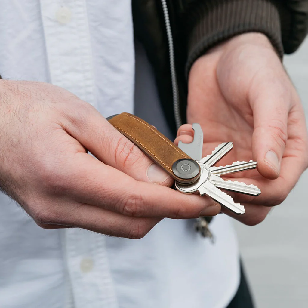 Orbitkey Key Organiser Crazy Horse Leather Oak Brown with Brown Stitching - Image 3