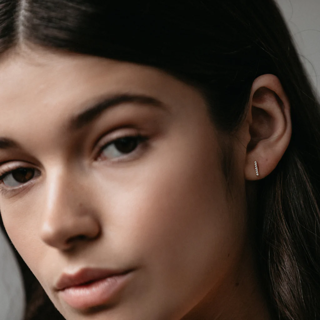 Sophie Earrings Sparkle Bar Clear - Image 2