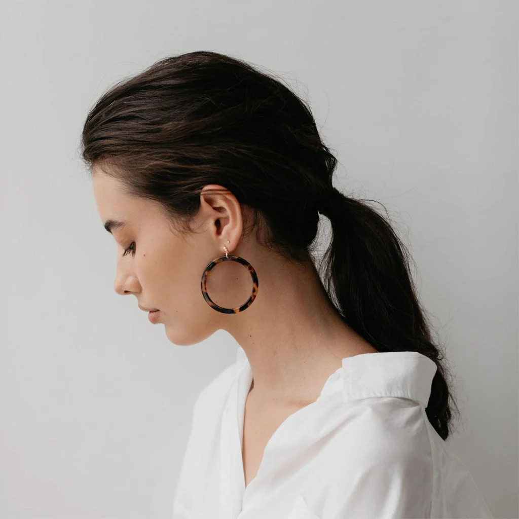 Sophie Hoop Earrings Dark Tort - Image 2