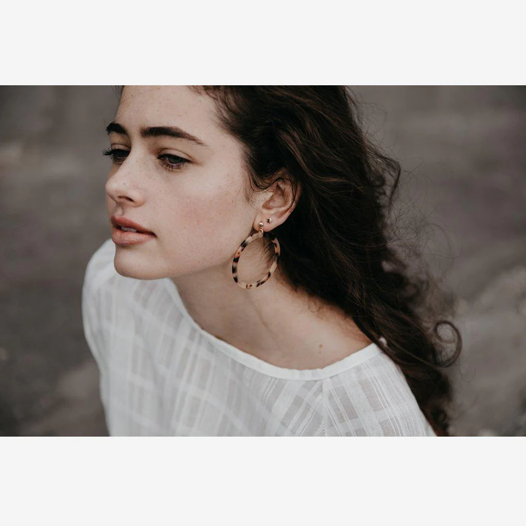 Sophie Hoop Earrings Light Tort - Image 4