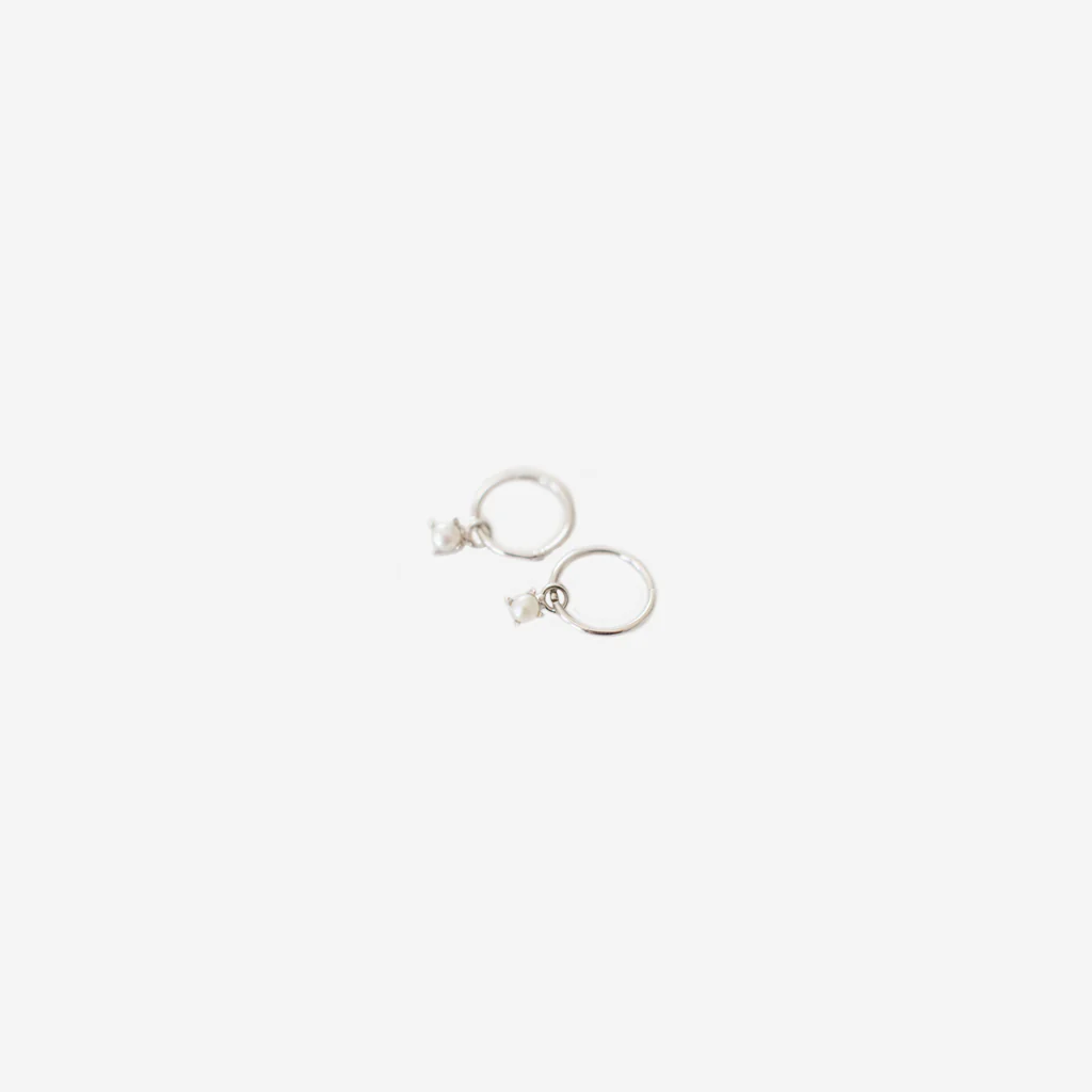 Sophie Earrings Mini Pearl Sleepers