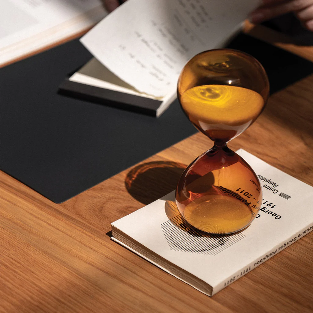 Studio Milligram Hourglass Amber 30min - Image 2