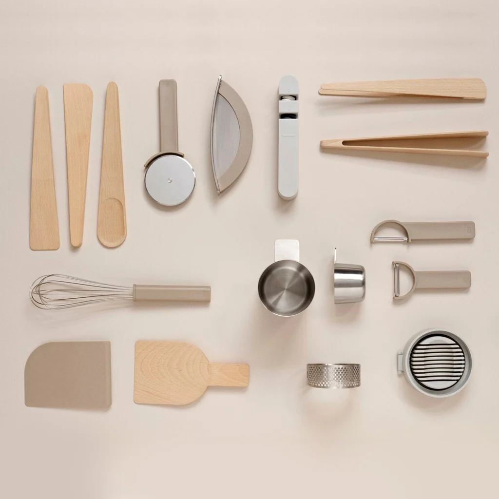 Zone Denmark Singles Kitchen Tongs Beech - Image 3